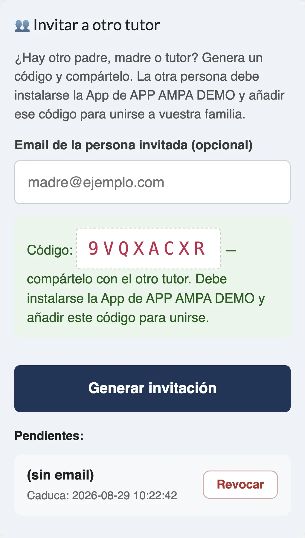Pantalla de invitar a otro tutor en la App: el campo del correo de la persona invitada, el código de ocho letras generado y el botón de generar invitación.